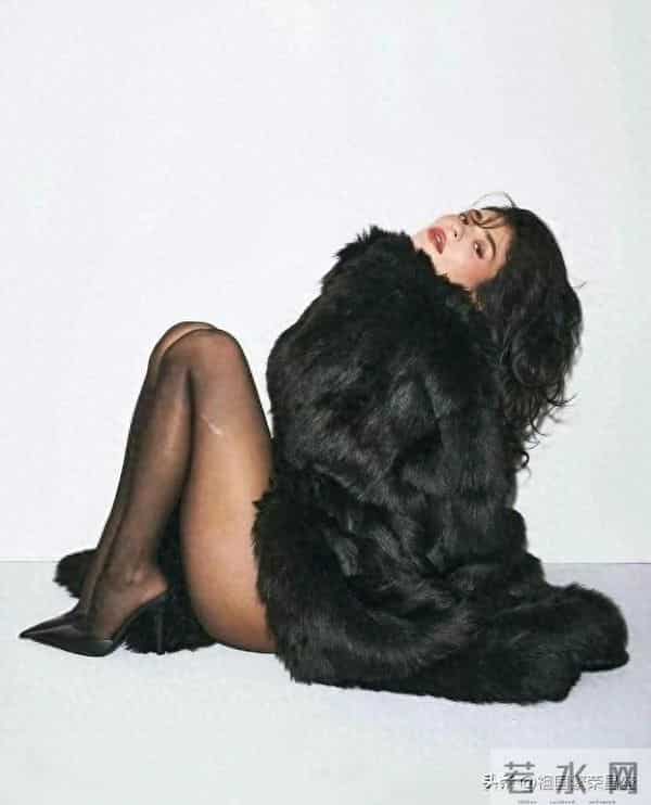 Kylie Jenner的黑丝时尚