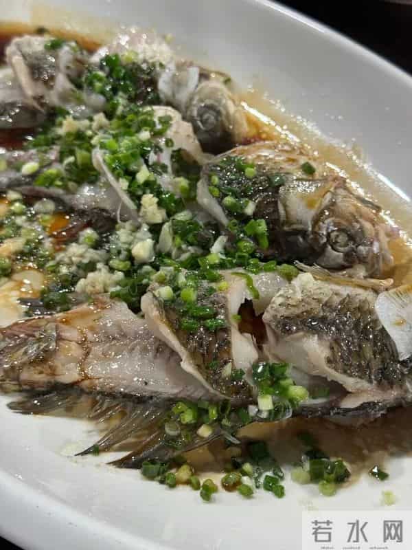 女演员李梦晒多道杭州美食,直呼“好久没吃这么多”