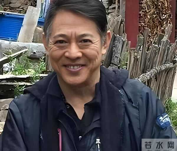 李连杰脱光上衣前后无刀疤,网友都不信,恶心的一幕在评论区上演