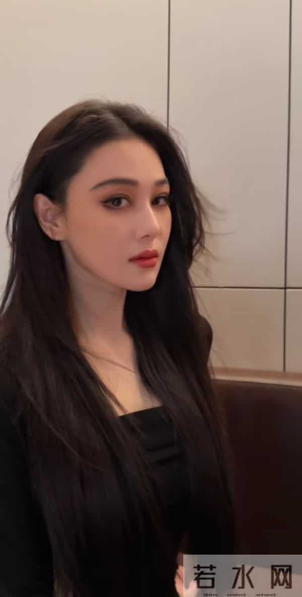 嫁给何捷以后的张馨予感觉比以前漂亮了，越来越美，越来越柔和了