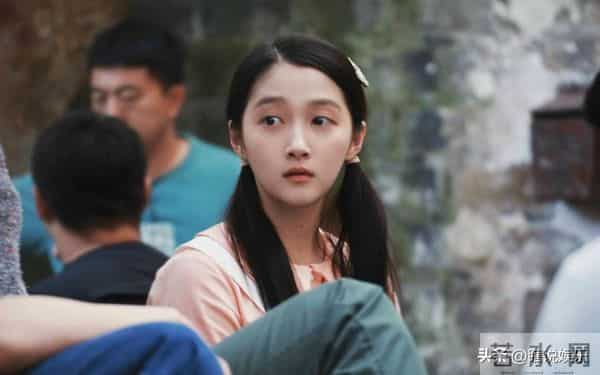 分手传闻仅7月，关晓彤高调官宣喜讯，全网恭喜，终于等到这一天