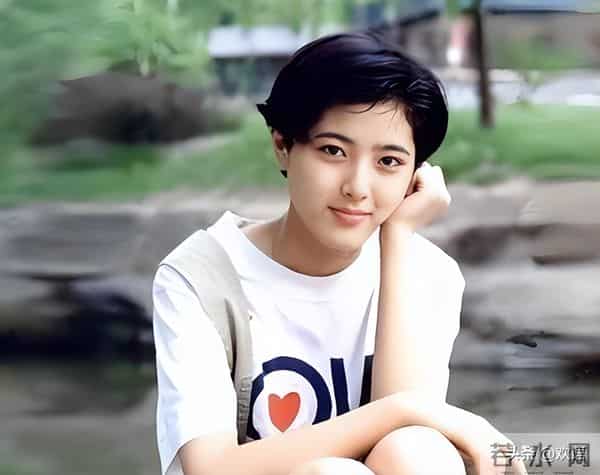 靠美貌征服无数男人,却出道至今零绯闻,49岁回老家种地素颜出镜