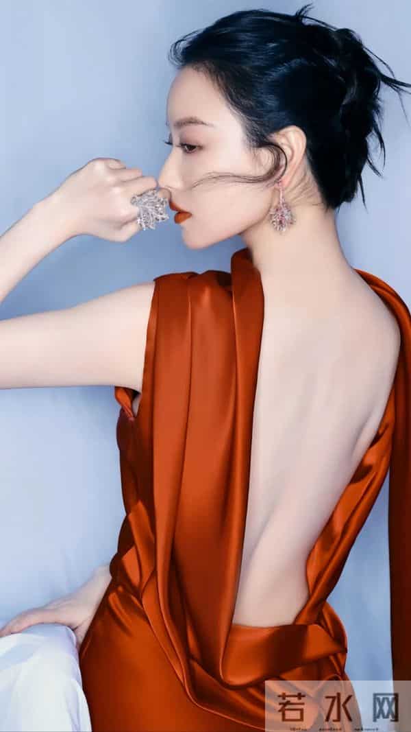 一整个美到失语!倪妮的性感美貌+肤白长腿,谁看了不心动?