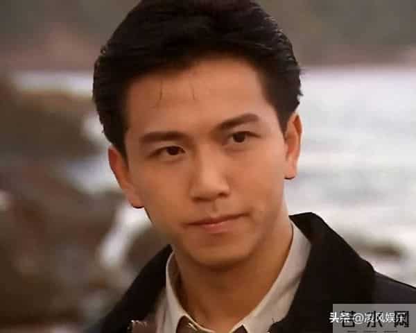 香港演员温兆伦的现状：61岁定居北京，依然帅气，10岁女儿很漂亮