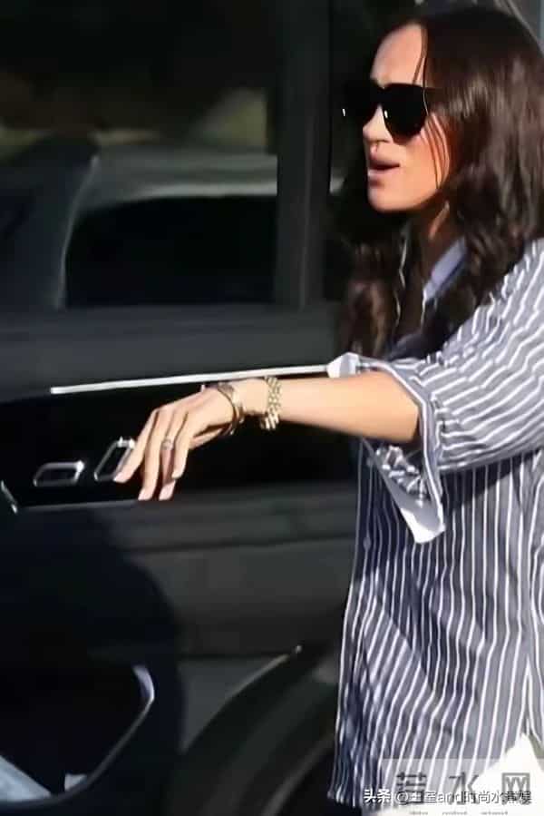 梅根最新亮相!时隔7年重回片场拍戏,衣服皱巴巴,身材也好臃肿