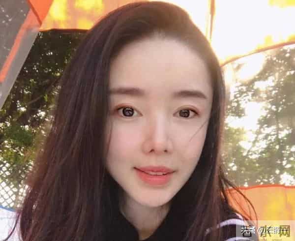 曾被张艺谋力捧，火后与富豪卷款61亿逃亡国外，现在的她过得如何