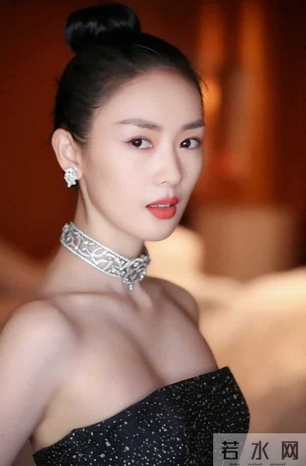 张国立做梦都想不到，儿子张默“不要”的童瑶，当下竟迎来了逆袭