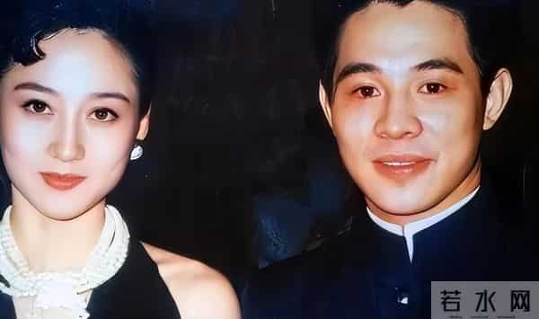 不敢认!看了61岁李连杰和63岁利智的合照,风光背后满是心酸