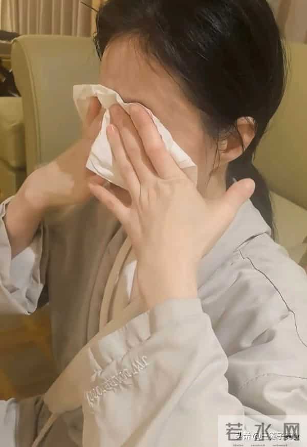 演员蒋欣吃素哭得双眼发红：不想在红毯上被人觉得丑觉得胖