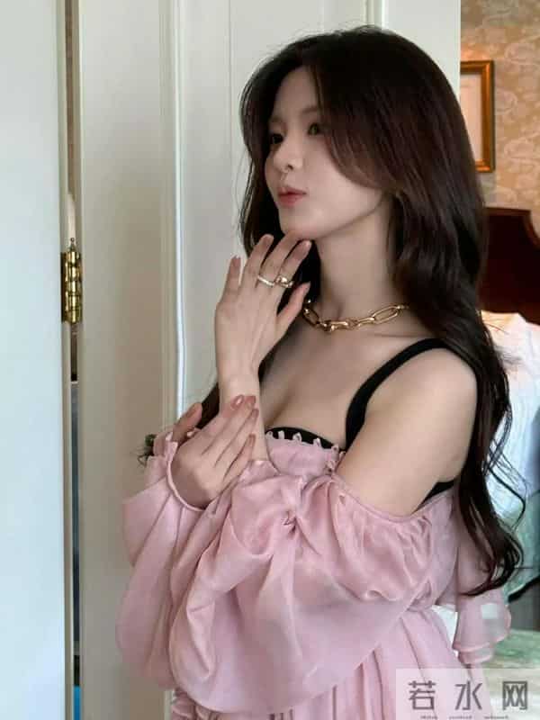 杨超越这套 有点爱[舔屏]