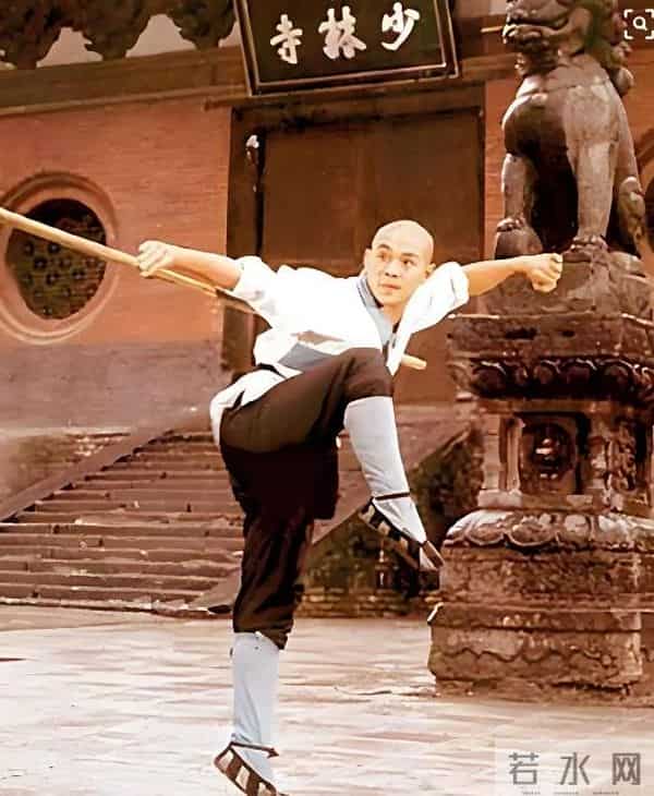 李连杰脱光上衣前后无刀疤,网友都不信,恶心的一幕在评论区上演