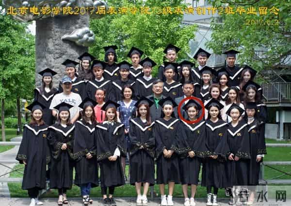 孟子义大学时期老照片， 开学第一天报到上了新闻头条！