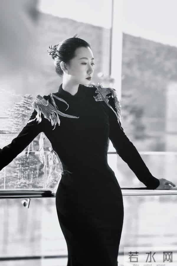 中国模特第一人！ 沈阳姑娘曲迪娜荣获亚洲模特盛典“明星模特奖”