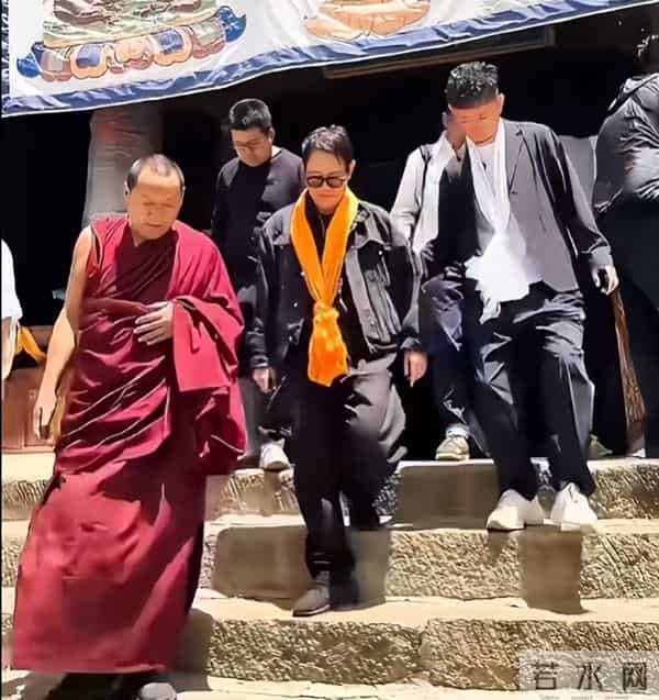 李连杰脱光上衣自证清白后,有网红提出质疑,吃的什么神丹妙药?