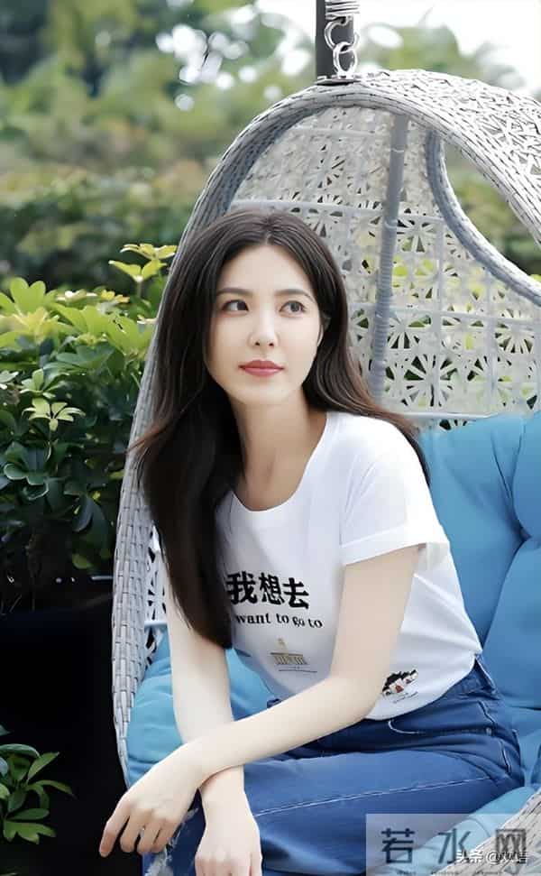 靠美貌征服无数男人,却出道至今零绯闻,49岁回老家种地素颜出镜