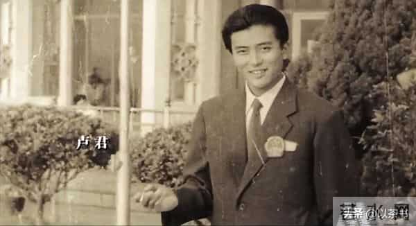他曾是北影厂第一美男，退居幕后20年担任制片人，如今老的不敢认