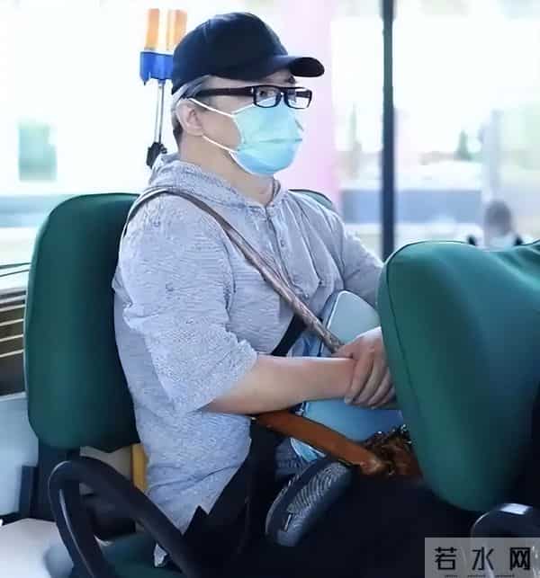 事实证明，嗜酒如命，患“不死癌症”的刘欢，早已走上另一条大道