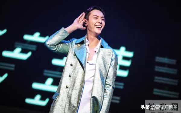 他曾因长胖被嘲,减肥变爆炸头帅哥,今成谢霆锋师弟猛晒腹肌!