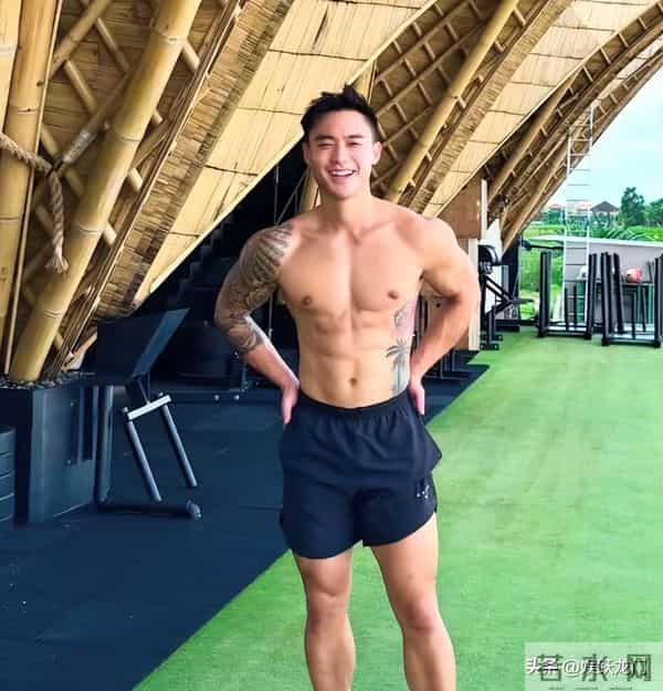 43岁阿Sa恋情曝光，竟然是比自己小10岁的健身教练，不少网友担心