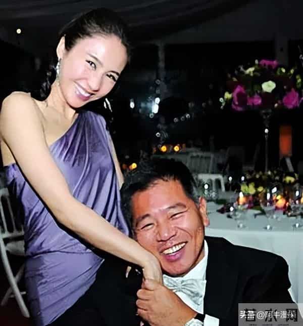 黎姿:嫁给大15岁的残疾富豪,一家5口3人残疾,风光背后有辛酸