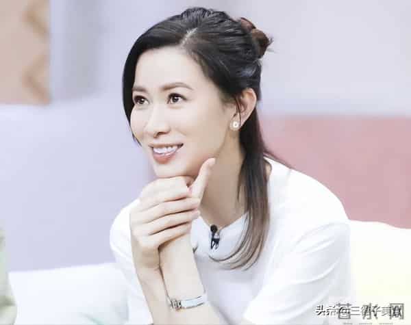 干爹离世10天后,佘诗曼迎来好消息,这下许绍雄终于可以放心了