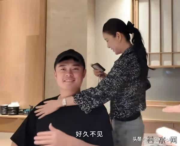 陈赫女儿9岁生日，张子萱出场撒糖，婆婆一脸慈爱，五口人超幸福