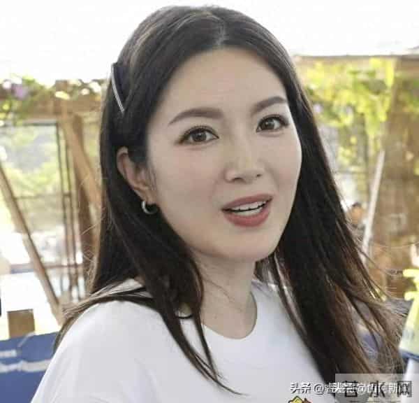 香港著名女明星正式离婚!身边已有人追求,前夫不想离婚又不要娃