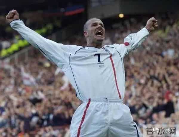 从煤气工儿子到大卫爵士！50岁贝克汉姆封爵，封爵惹“不配”争议