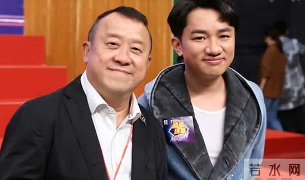 和乔妹合照后,陈百祥又曝曾志伟盯上了余咏珊,小心思演都不演了