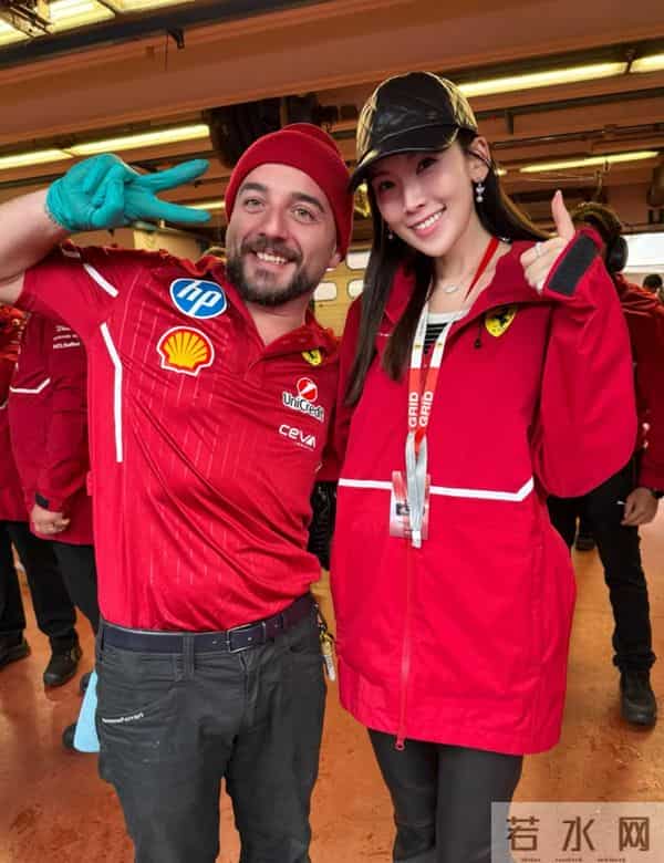 林志颖带妻子参加活动，陈若仪穿粉色旗袍不像40岁，一双腿好招摇