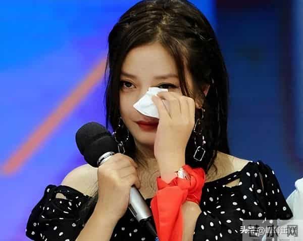 翻身无望!49岁赵薇近况再曝,胃癌传闻真相大白,善恶终有报