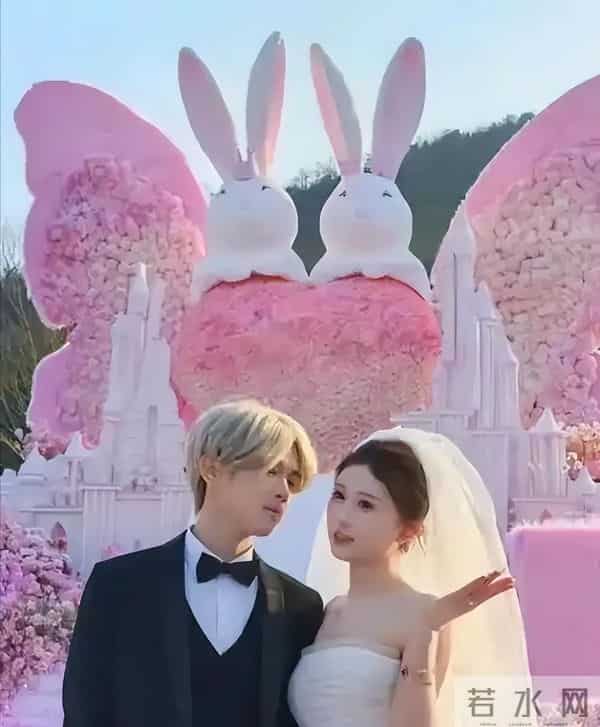 鹿哈官宣领证!8 年爱情长跑终成正果,娇妻身材火辣,夫妻相拉满