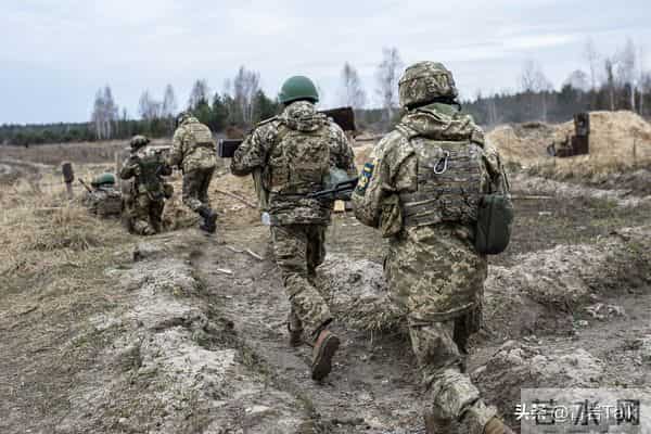 总统都救不了？朱莉33岁司机访乌遭征兵，90天动员令下难逃前线？