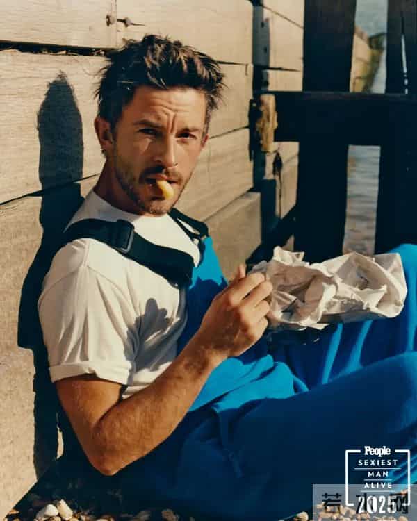 年度“最性感男人”出炉，他还获评《时代》Next 100新锐艺术家