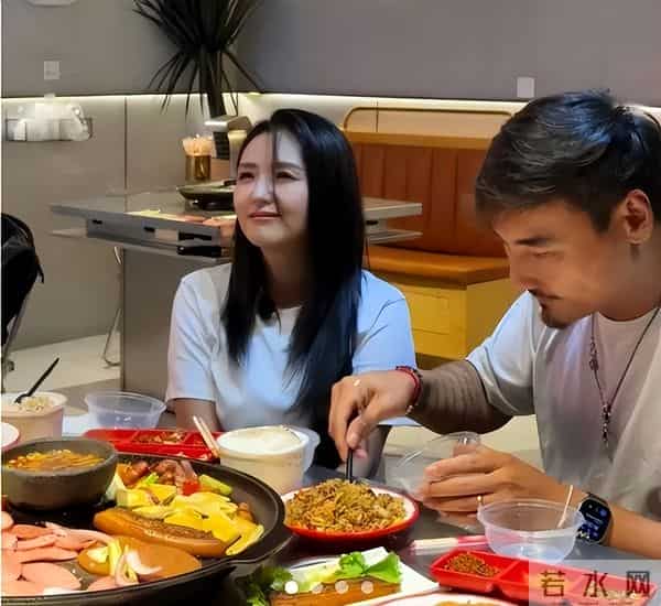 38岁何洁想不到,自己的二婚丈夫刁磊,已经开始为她"争光"了!