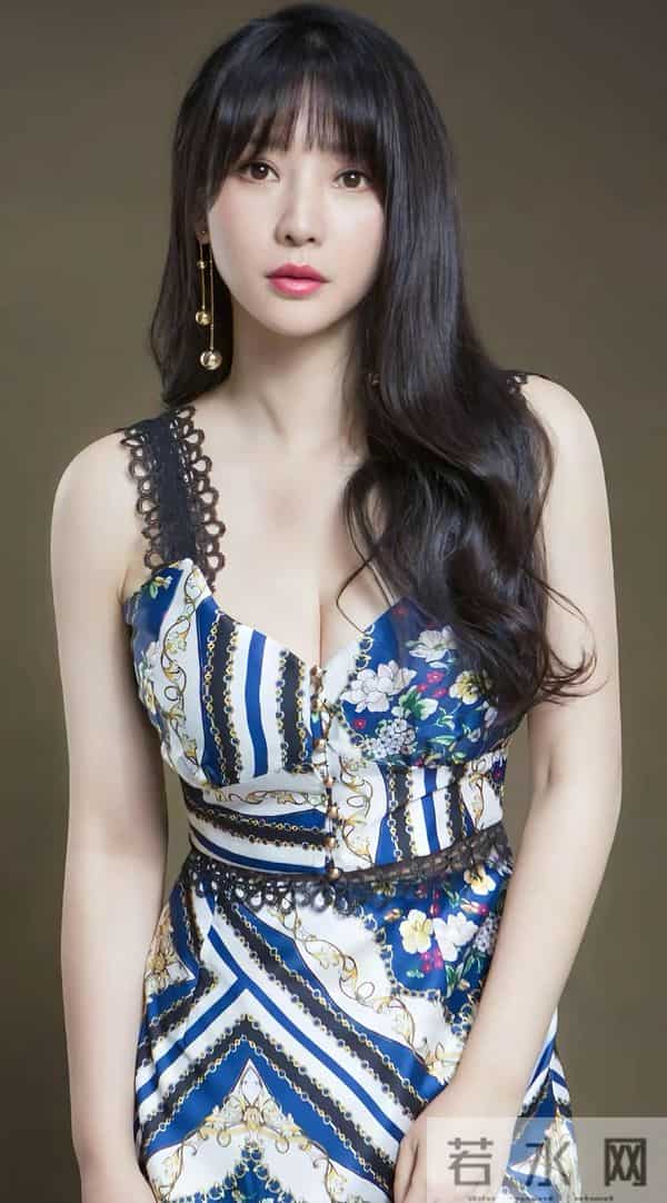 柳岩性感穿搭合集,你喜欢哪一套?