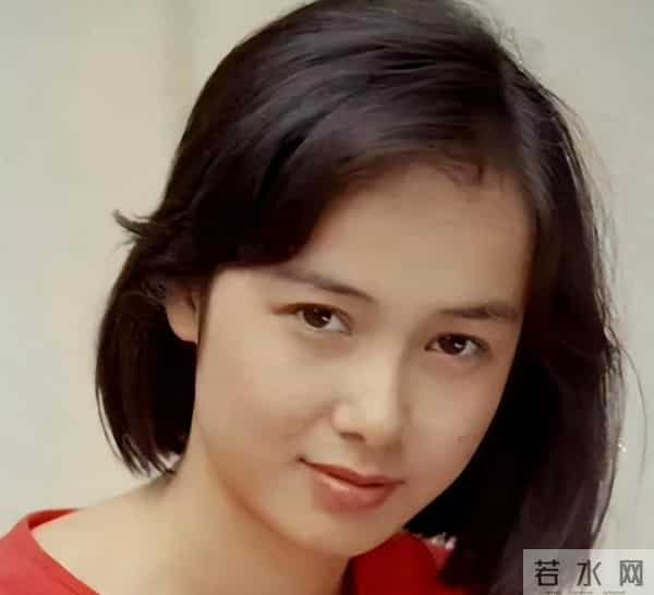 蒋雯丽59岁英国低调生活曝光:昔日女神瘦老憔悴,岁月不饶人