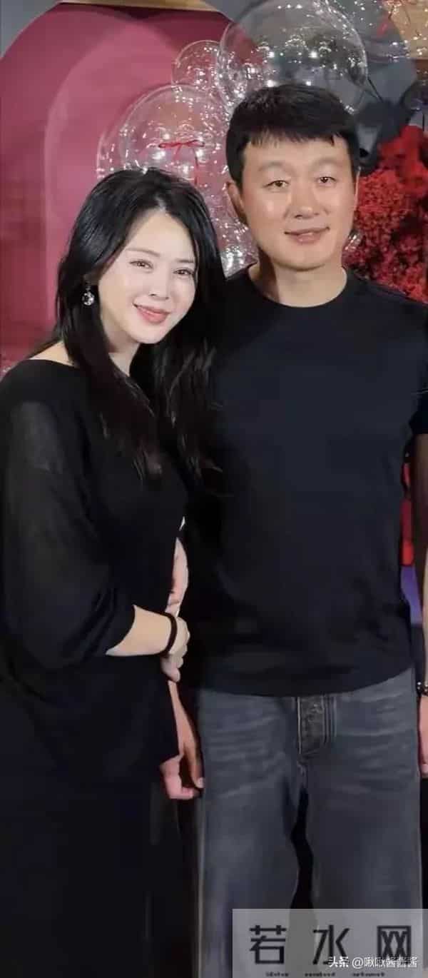 佟大为关悦现身董璇生日会，张维伊送酒窝上车， 佟丽娅满面红光