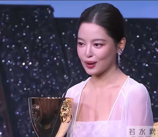 辛芷蕾硬刚郝蕾!发文否认靠花钱运作拿奖,网友:声音越响心越虚