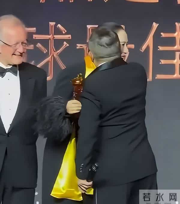 和乔妹合照后,陈百祥又曝曾志伟盯上了余咏珊,小心思演都不演了