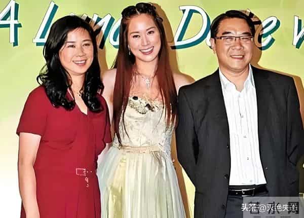 她14岁就长得“倾国倾城”,被富豪花7亿娶回家,8年生下4个娃