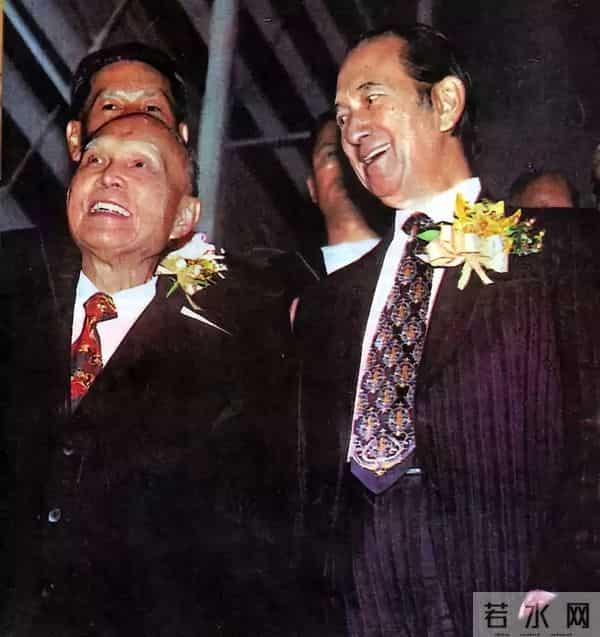 霍启刚也没想到，他79岁的父亲霍震霆，如今还能再为霍家“争光”