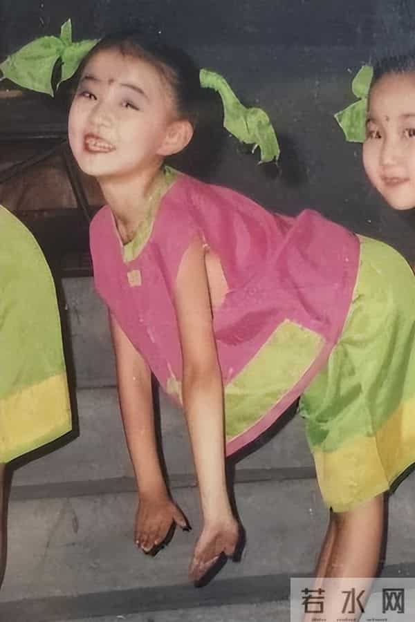 她是演员中的女富豪，豪车多的开不过来，如今45岁却活得像20岁