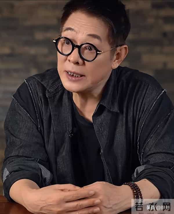 李连杰出院后状态回春,眼神凌厉身形矫健,与之前反差巨大