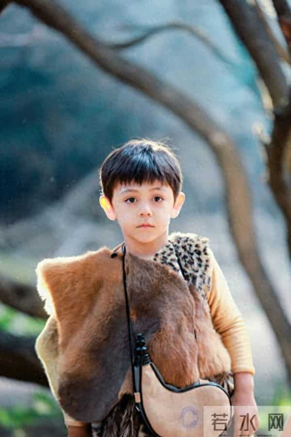 刘烨儿女马场骑马，15岁诺一身高超180，被吐槽比他爹还糙很显老