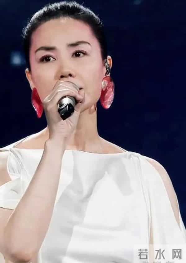 王菲也没想到,“被曝同居”的28岁女儿窦靖童,会走上她的来时路