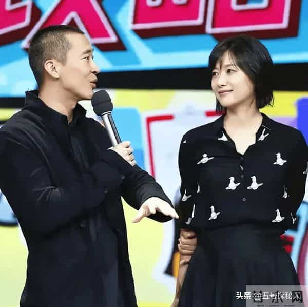 51岁徐静蕾近况曝光：没结婚但有伴侣，定居美国6年，吃成胖美人