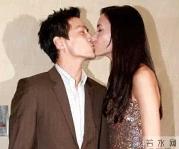 自曝近10年没夫妻生活，吴彦祖晒妻子素颜照片，真是“丑”的可怕