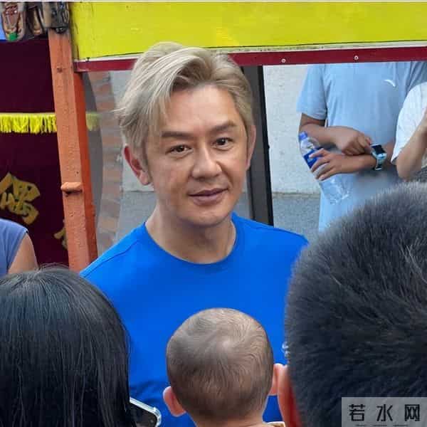 56岁前TVB男星近照曝光,皮肤布满皱纹,被指出现“断崖式衰老”