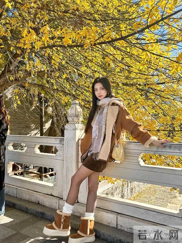 肖雨 黑丝美腿 深秋氛围感满满